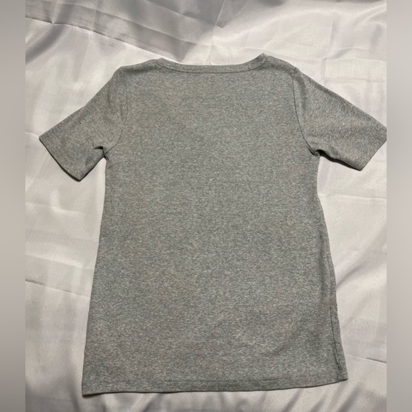 GAP Heather Gray V-Neck Tee - Picture 3 of 3